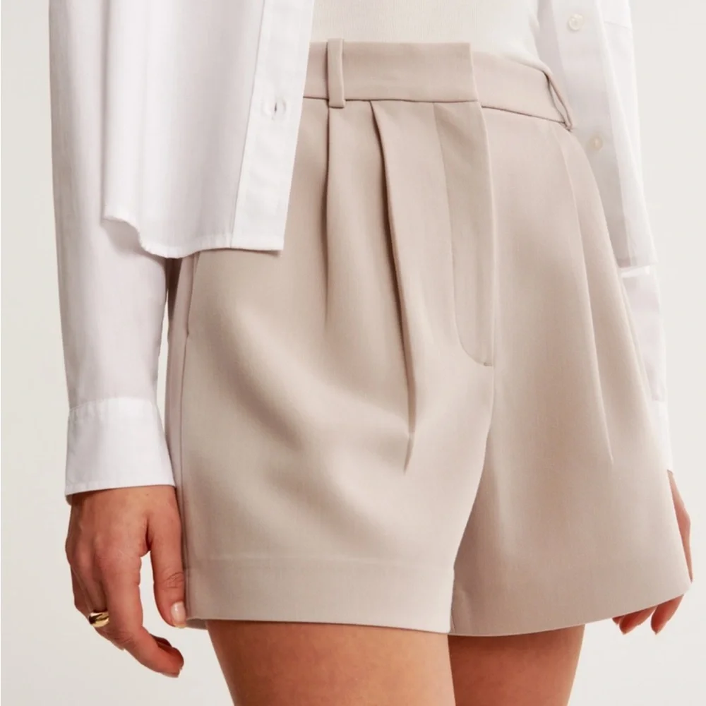 A+F Sloan Tailored High Waisted Shorts - Picture 2 of 10